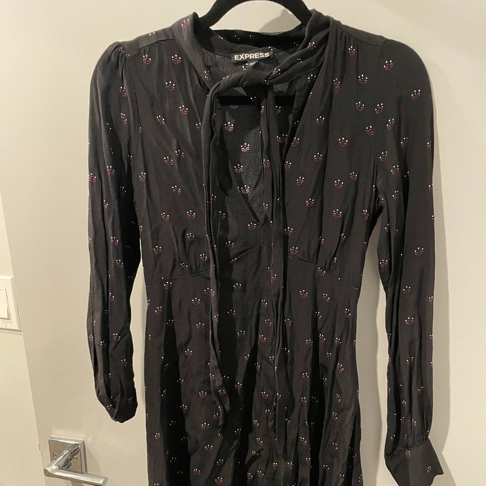 Long sleeved keyhole cutout printed black dress